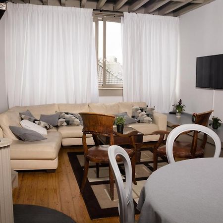 Duplex Dernier Etage Avec Terasse A Deux Pas De La Grand Place Brussels Luaran gambar