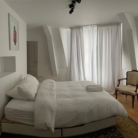 Duplex Dernier Etage Avec Terasse A Deux Pas De La Grand Place Brussels Luaran gambar