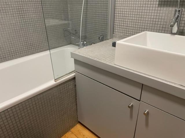 Duplex Dernier Etage Avec Terasse A Deux Pas De La Grand Place Brussels Luaran gambar
