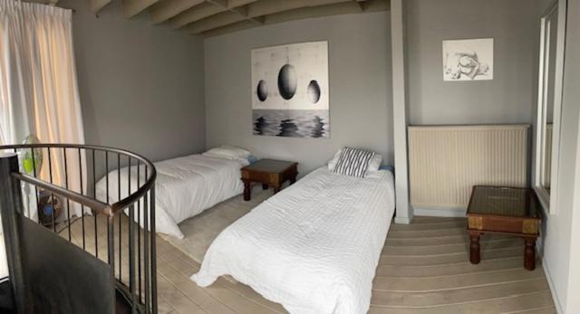 Duplex Dernier Etage Avec Terasse A Deux Pas De La Grand Place Brussels Luaran gambar