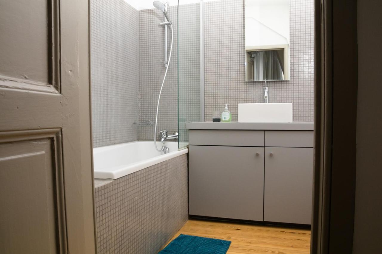 Duplex Dernier Etage Avec Terasse A Deux Pas De La Grand Place Brussels Luaran gambar