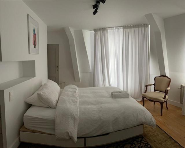 Duplex Dernier Etage Avec Terasse A Deux Pas De La Grand Place Brussels Luaran gambar
