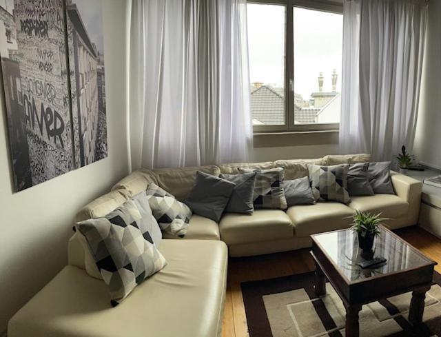 Duplex Dernier Etage Avec Terasse A Deux Pas De La Grand Place Brussels Luaran gambar