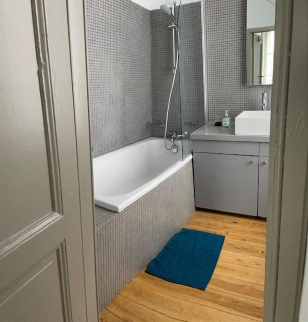 Duplex Dernier Etage Avec Terasse A Deux Pas De La Grand Place Brussels Luaran gambar